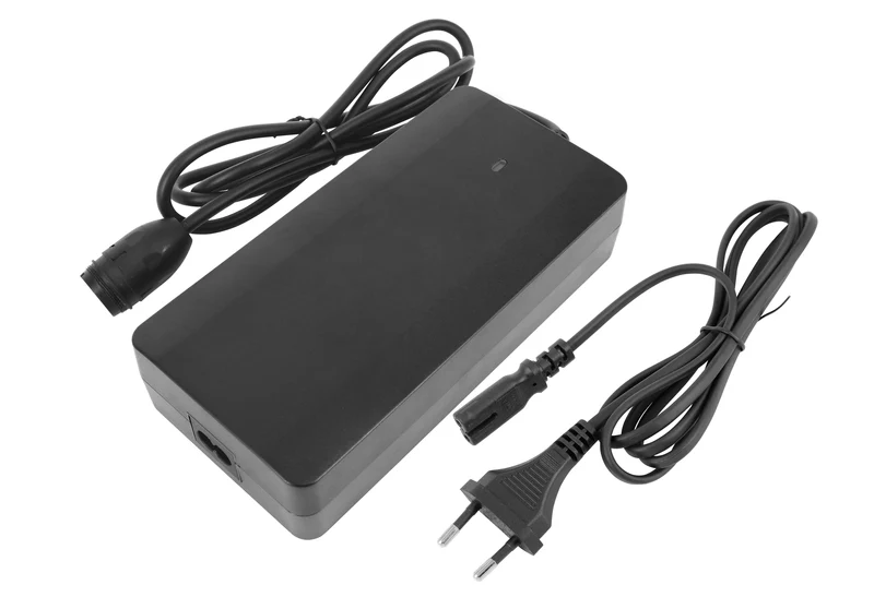 42V 4A Schnellladegerät für 36V BMZ / Rotwild / Impulse Akkus | Rosenberger Magnetstecker