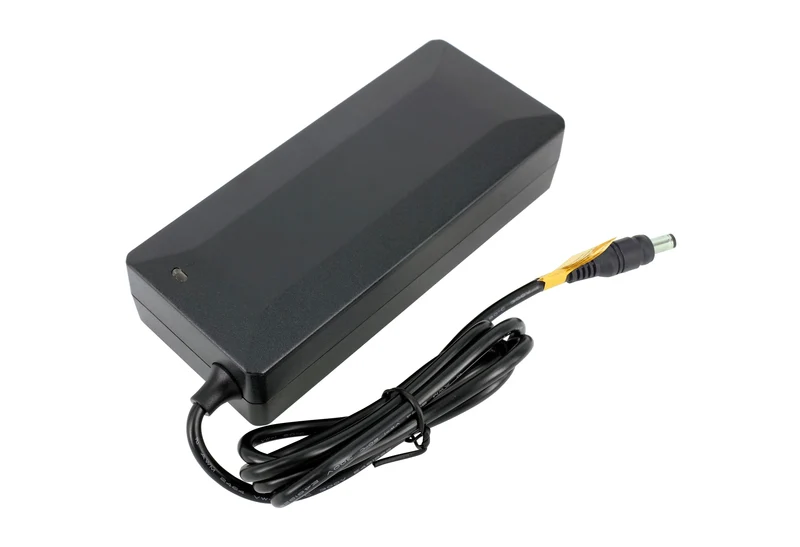 42 V 36 V 2 A AC-Netzteil-Ladegerät für Elektroroller/E-Bikes/selbstbalancierende Roller, 5,5 x 2,5 mm DC-Buchse