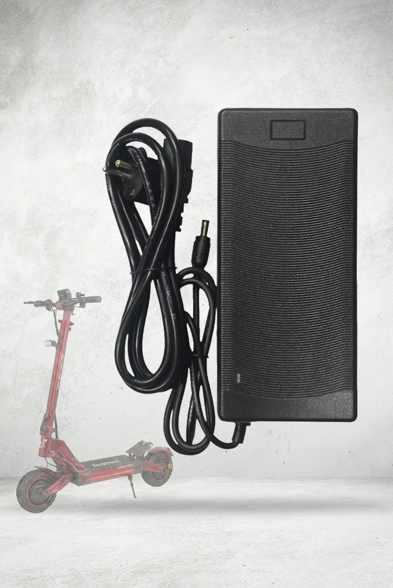 Cargador 60V 3A para patinete eléctrico Ecoxtrem M41 Armored - ¡Carga segura, eficiente y rápida!