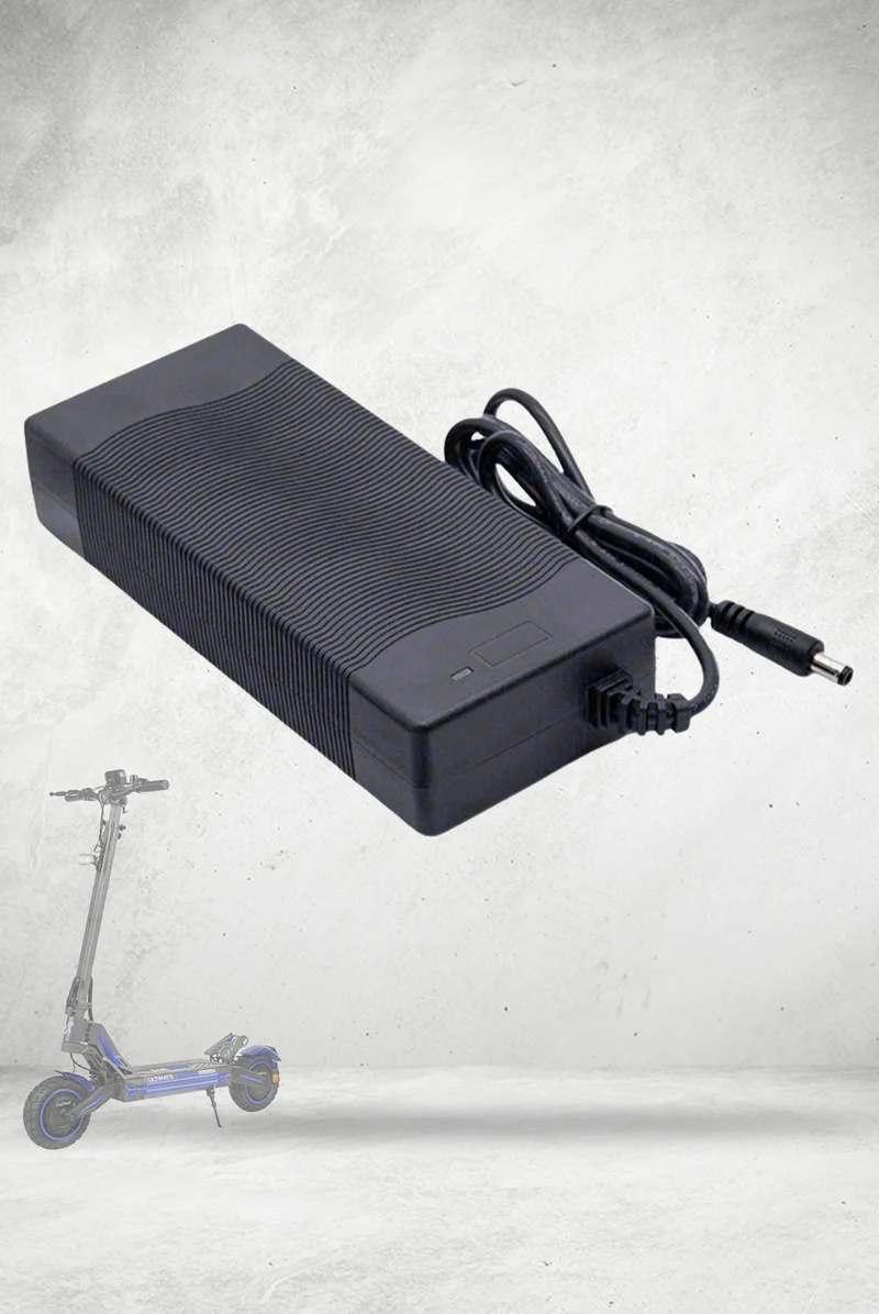 Cargador 52V para patinete eléctrico Ecoxtrem M41 Tank Dual - ¡Carga segura, eficiente y rápida!