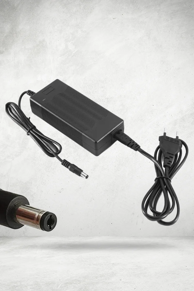 Cargador 36V salida 42V compatible patinete eléctrico Cecotec Brigmton You-in con conector fino tipo DC5525 - ¡Carga segura, eficiente y rápida!