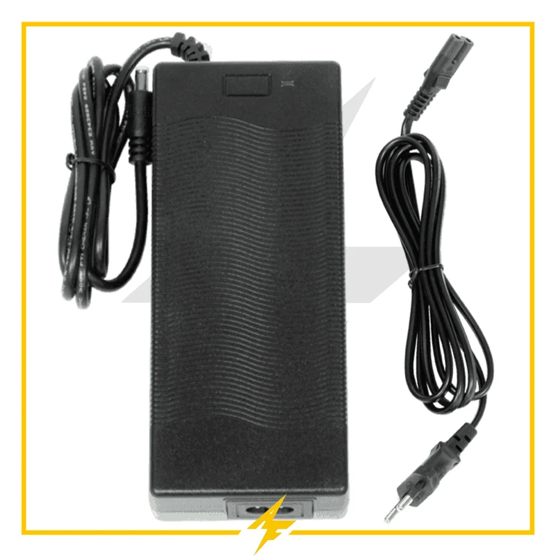 Cargador 48V salida 54,6V para patinete eléctrico con conector fino tipo DC5525 - ¡Carga segura, eficiente y rápida!