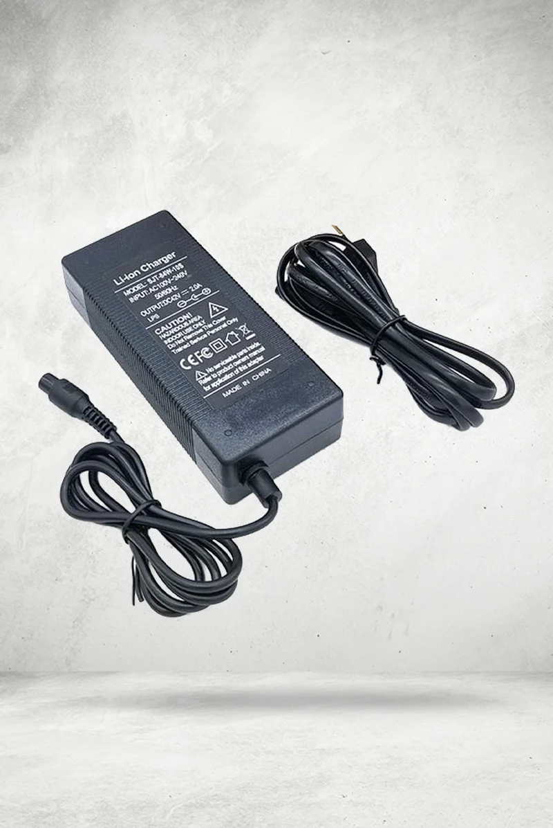 Cargador 36V 2A salida 42V para patinete eléctrico con conector GX12 - potencia segura para tu patin