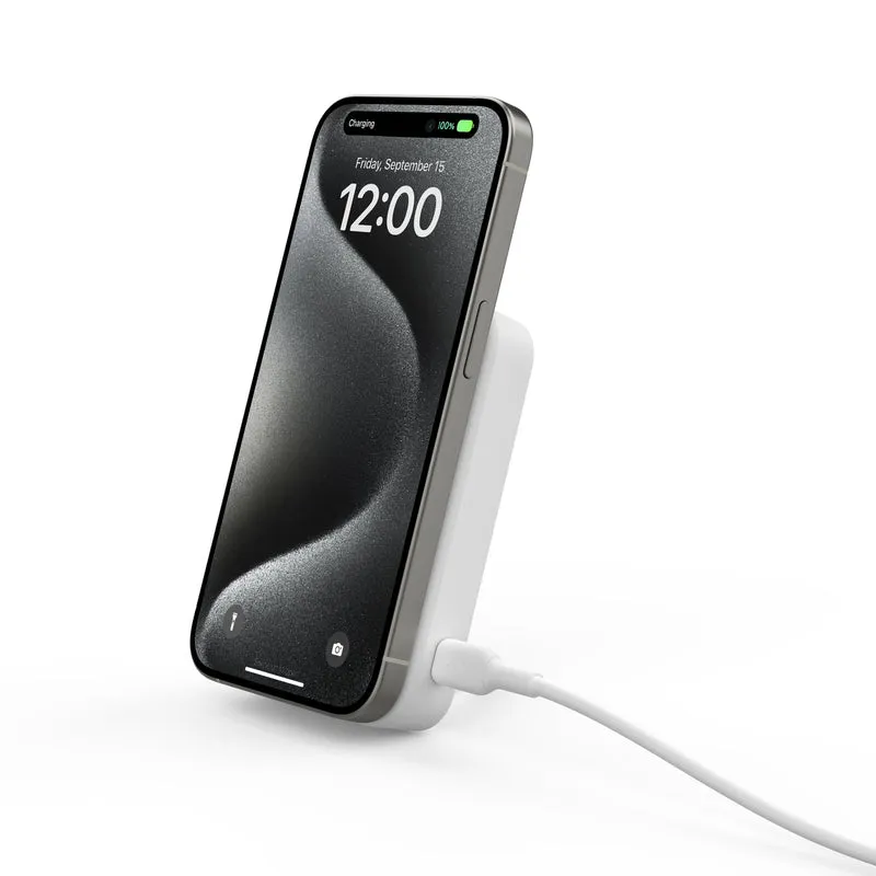 Batería externa de 10,000 mAh Qi2 MagSafe con soporte de Belkin - Blanco