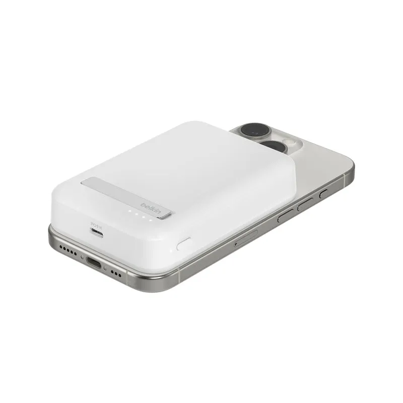 Batería externa de 10,000 mAh Qi2 MagSafe con soporte de Belkin - Blanco