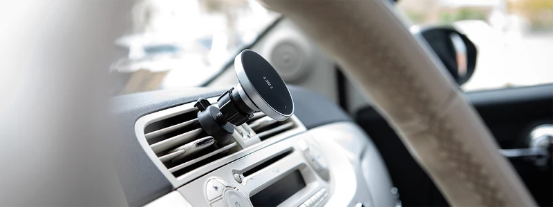 Cargador para coche con Magsafe de INTECAT