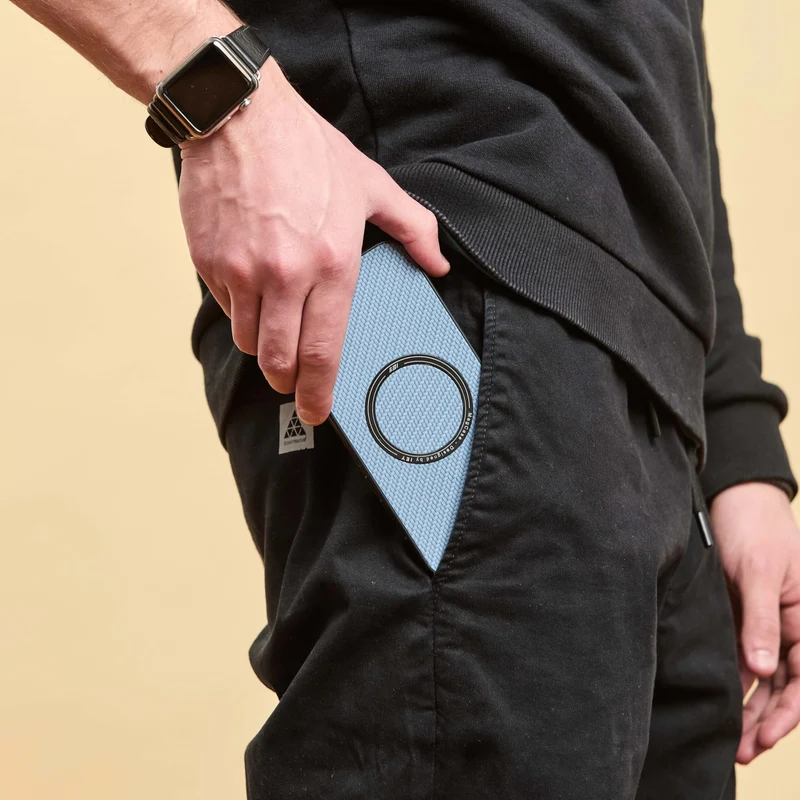 Combo MagSafe – Funda Carbon & Estación de Carga Inalámbrica 3 en 1 Qi2