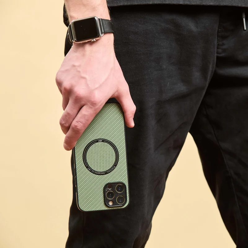 Combo MagSafe – Funda Carbon & Estación de Carga Inalámbrica 3 en 1