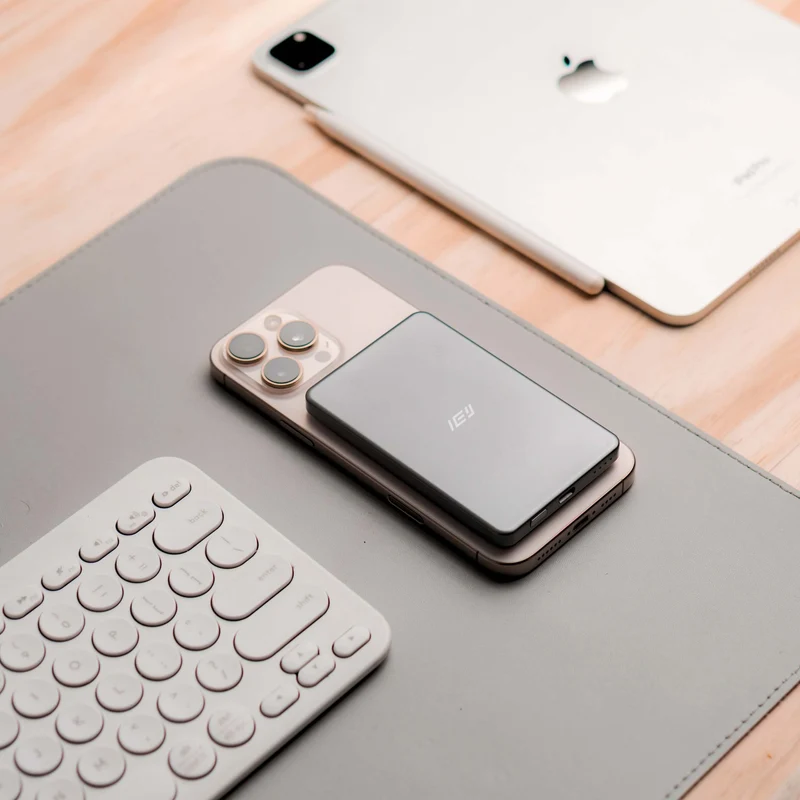 Combo MagSafe – Funda Carbon & Batería Inalámbrica Ultrafina 5000 mAh