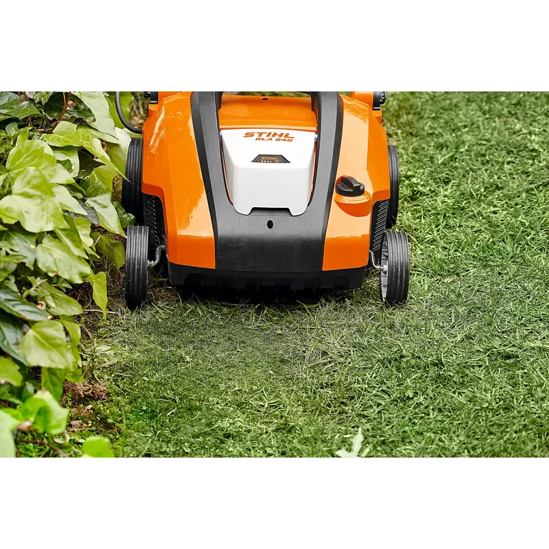 Escarificador STIHL RLA 240 + Batería AK 30 S y cargador