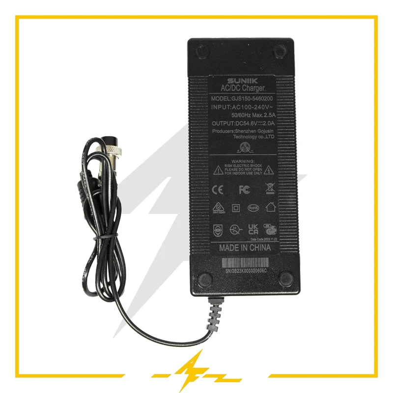 Cargador premium 54,6V 2A con conector GX16 – potencia segura para tu patinete eléctrico