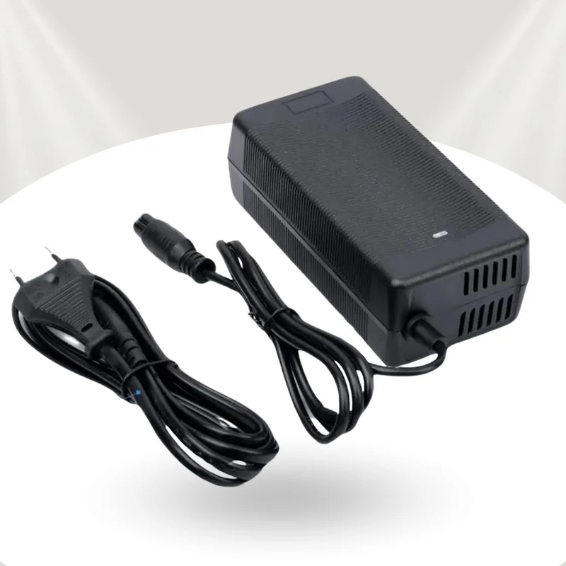 Cargador 48V (Salida 54,6V) 2A 3Pin GX16: ¡Energía Imparable para Tu Patinete Eléctrico!