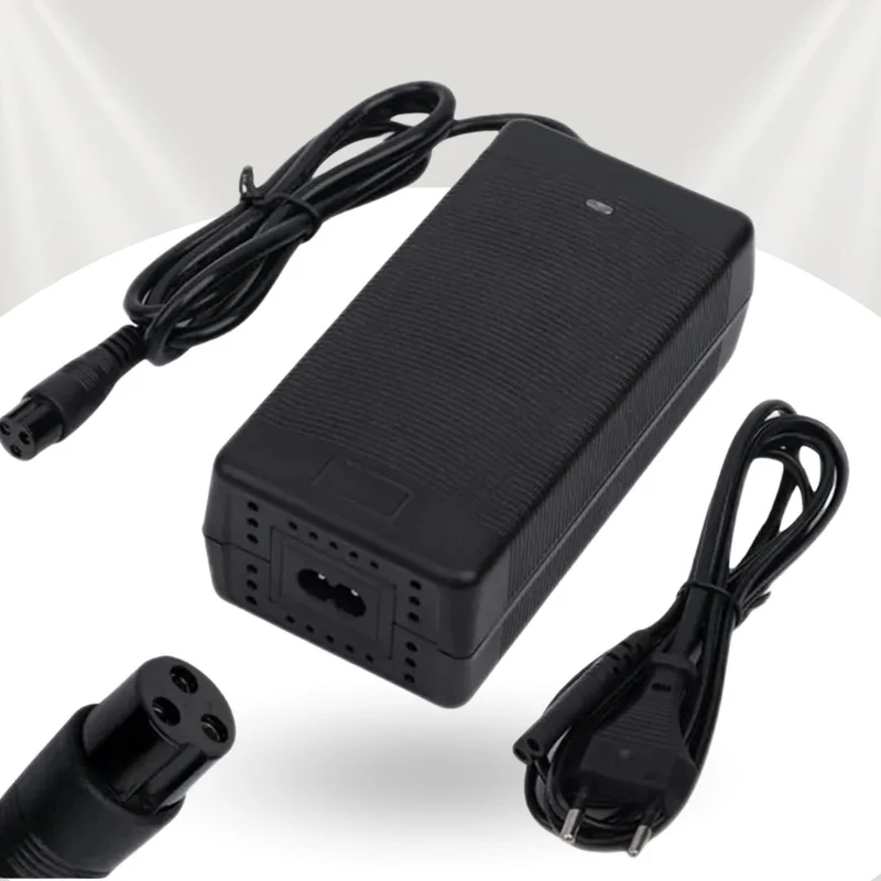 Cargador 48V (Salida 54,6V) 2A 3Pin GX16: ¡Energía Imparable para Tu Patinete Eléctrico!