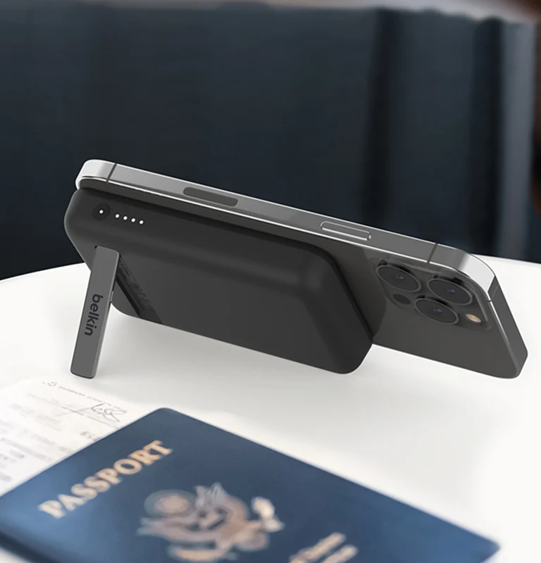 Batería externa inalámbrica y magnética con soporte 5.000 mAh BoostCharge de Belkin - Negro