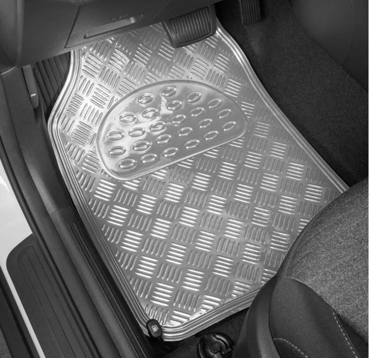 Juego Alfombras para autos en aluminio 4 piezas